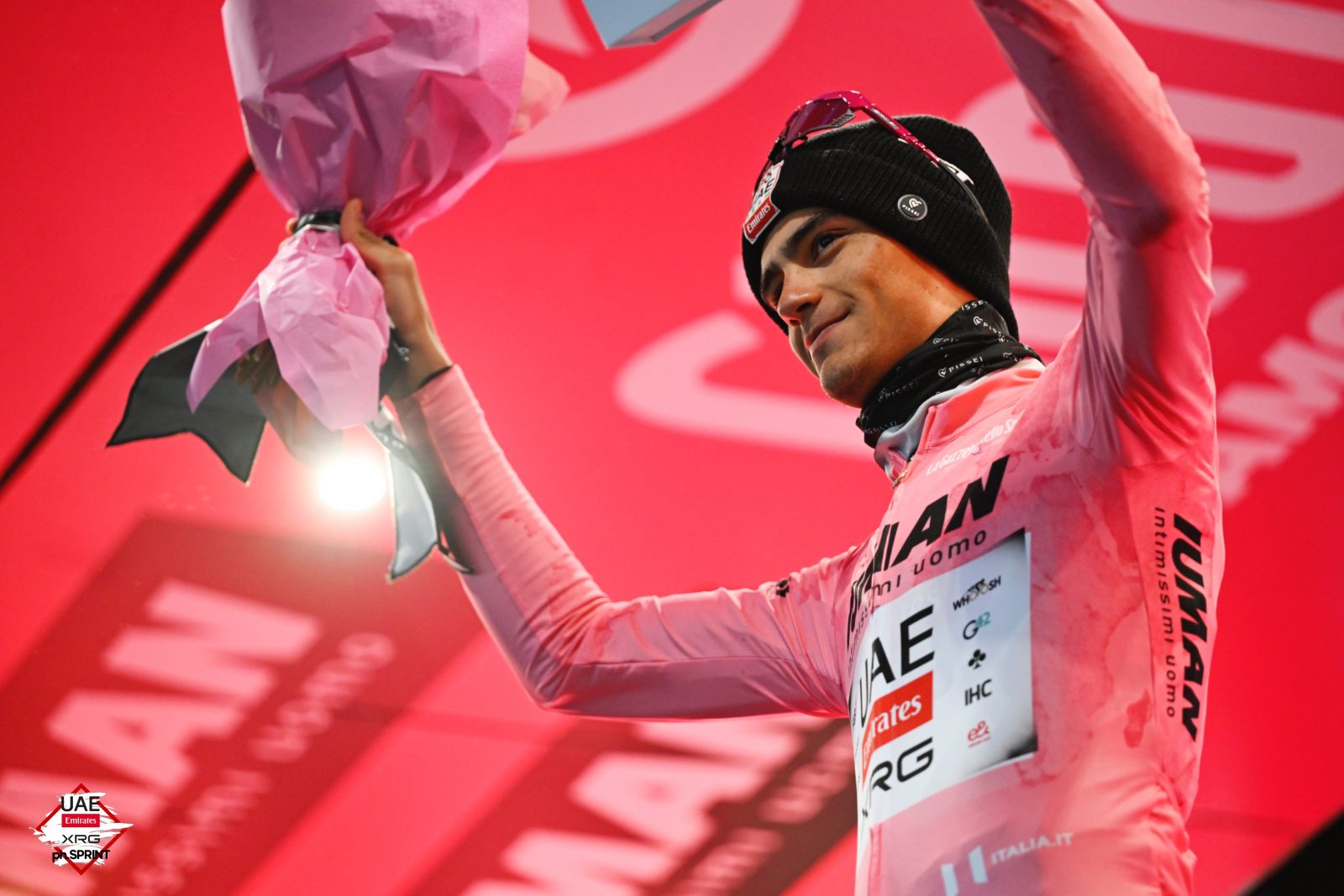 Isaac del Toro takes the pink jersey into another day at the Giro