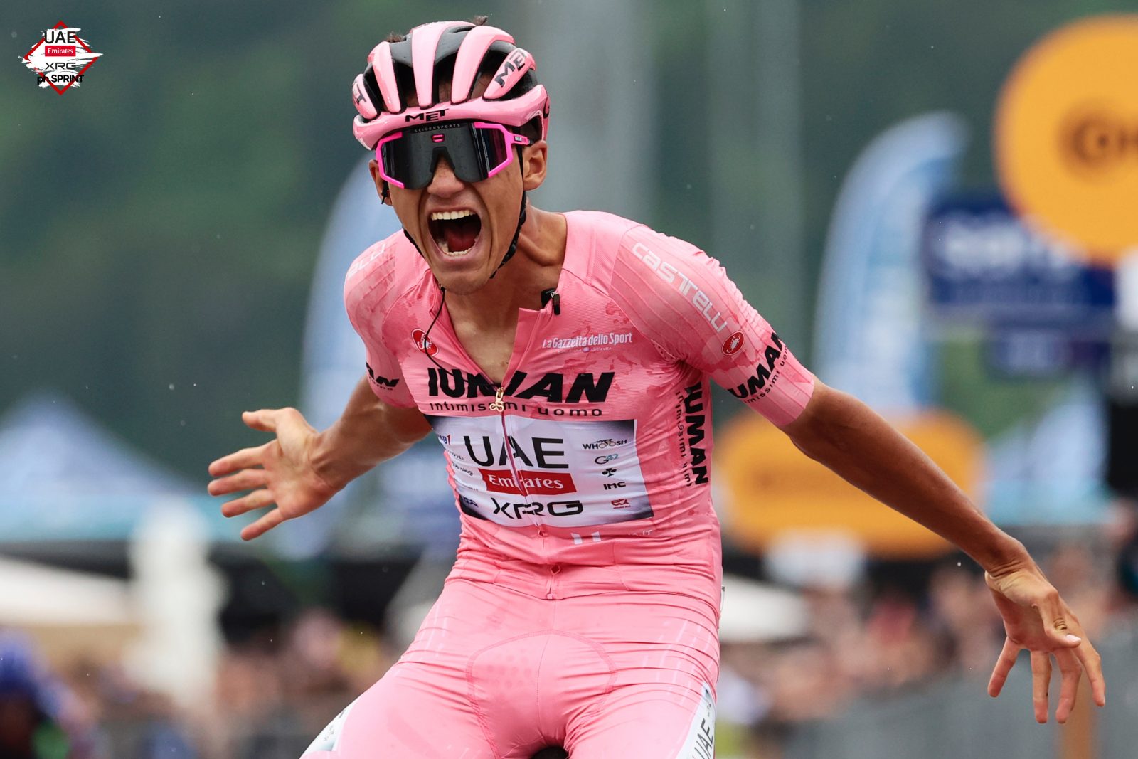 Isaac del Toro triumphs on stage 17 of the Giro d'Italia
