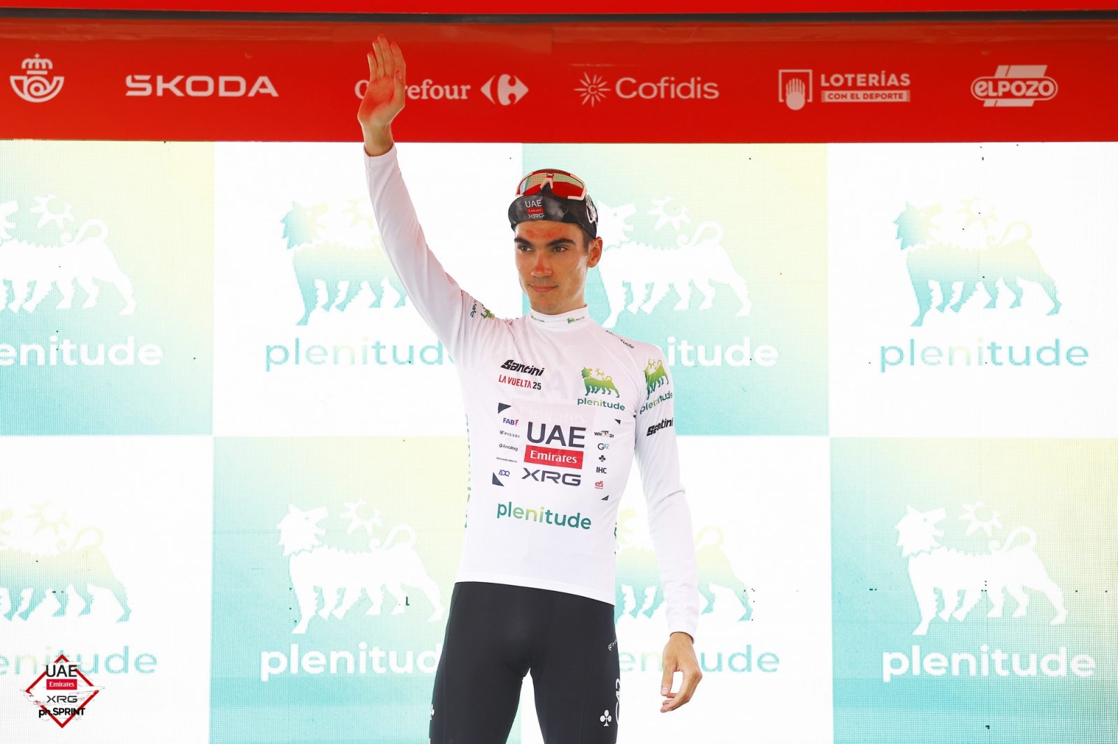 Juan Ayuso continues in the white jersey