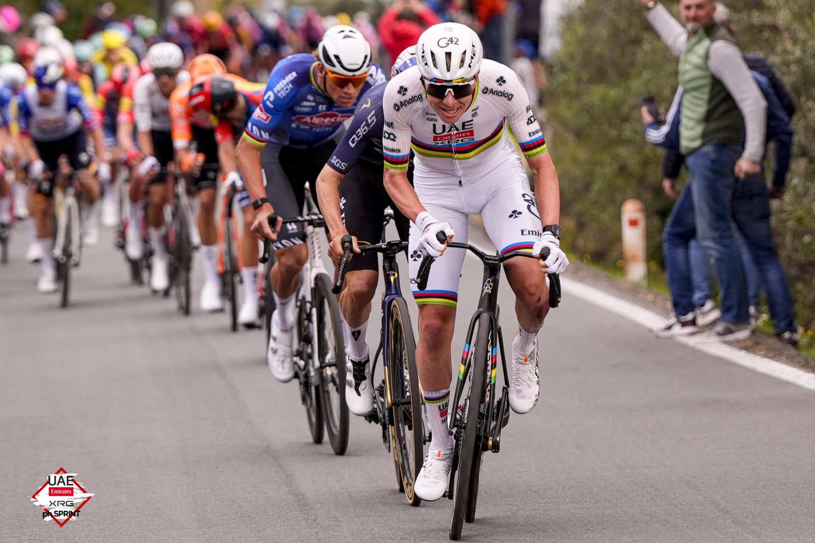 On the attack, Pogačar sets another record-breaking time up the Cipressa