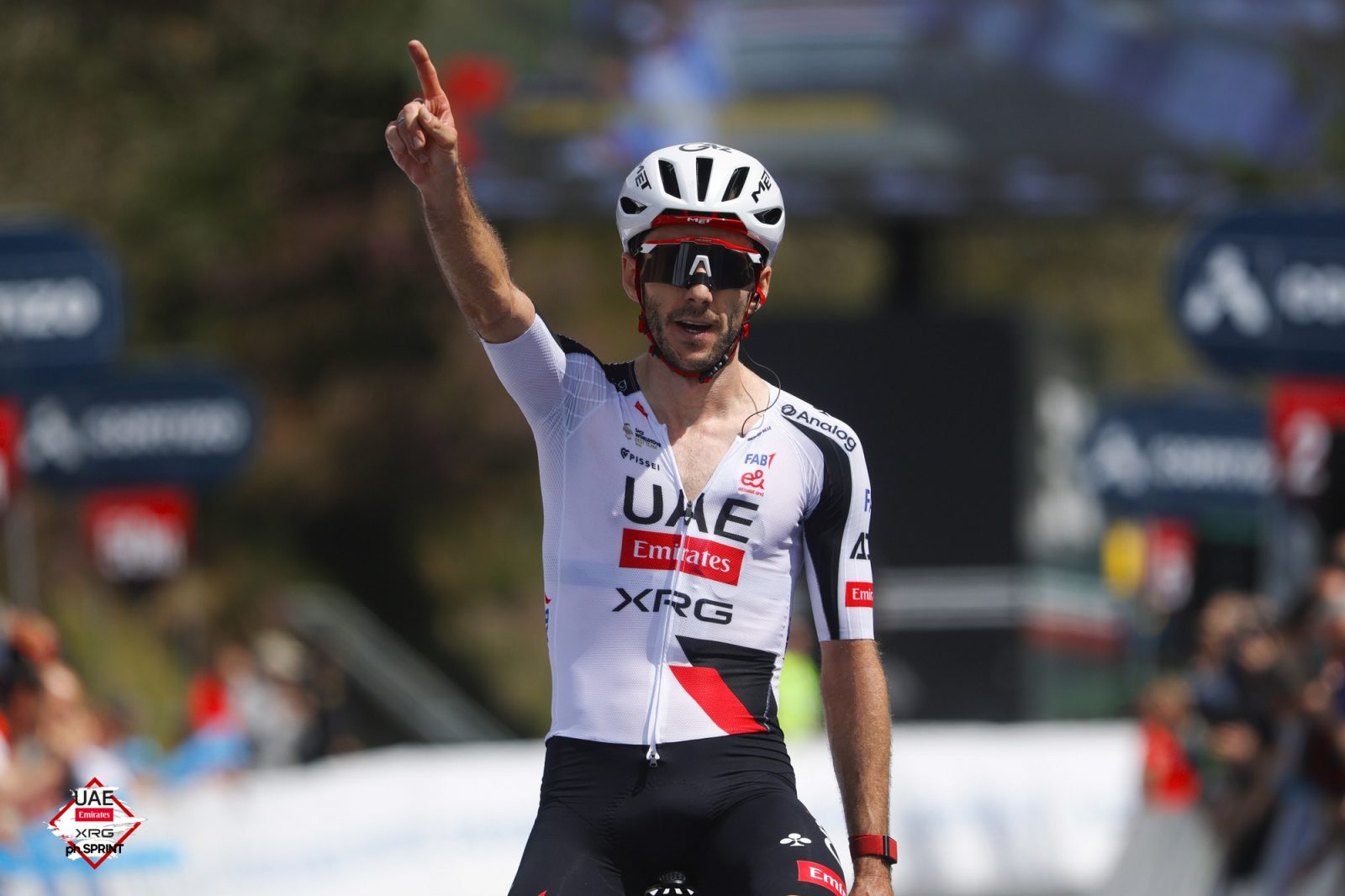 Adam Yates appears in sparkling form at O Gran Camiño