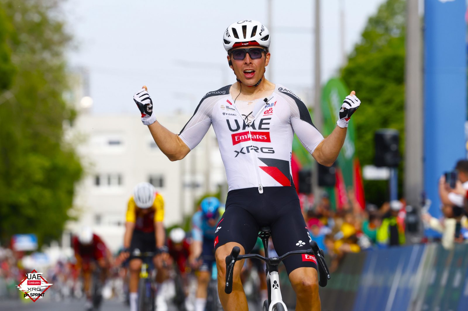Benoît Cosnefroy claims a fantastic win in Hungary