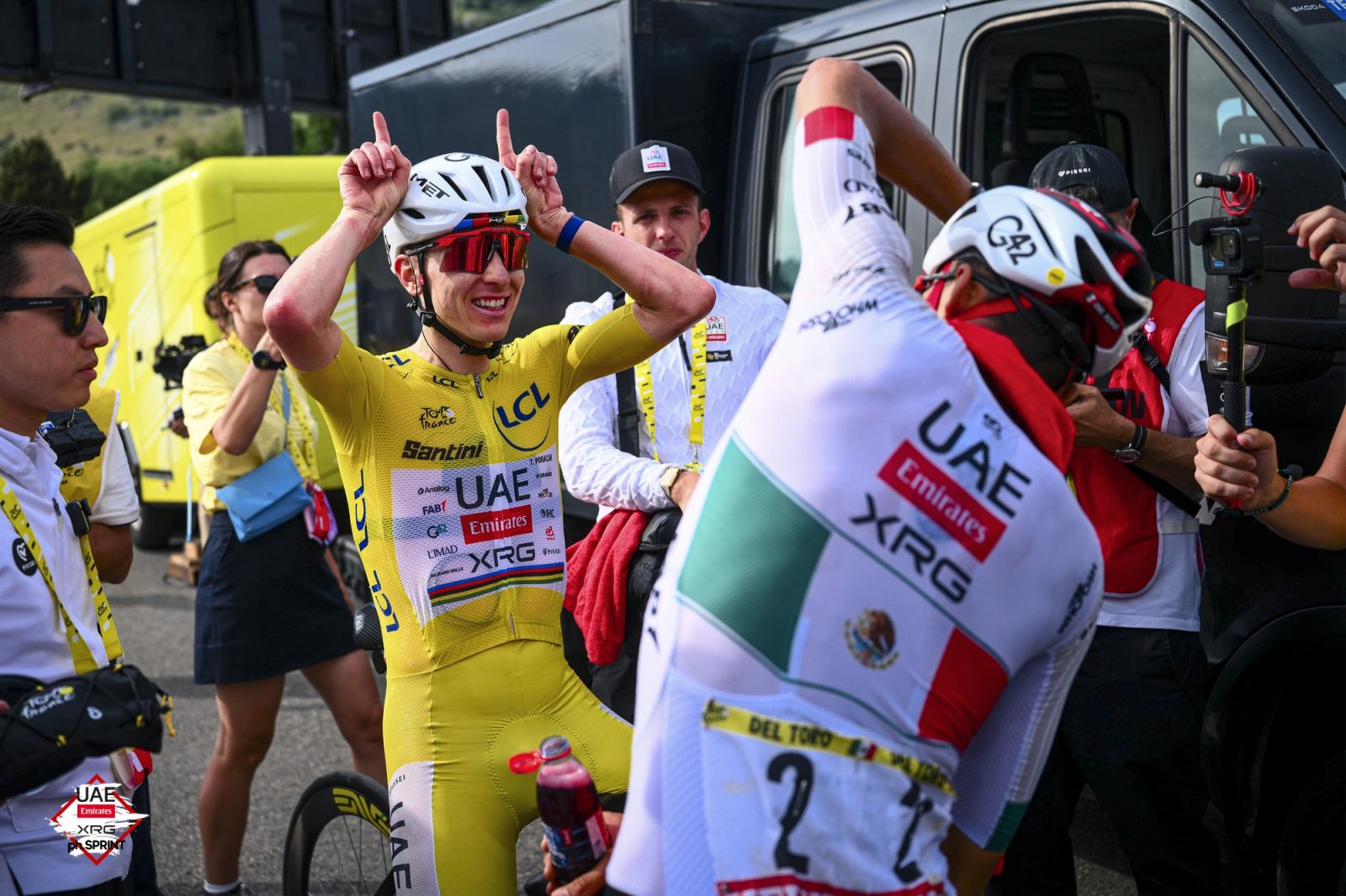 Tadej Pogačar and Isaac del Toro, hermanos at the Tour de France