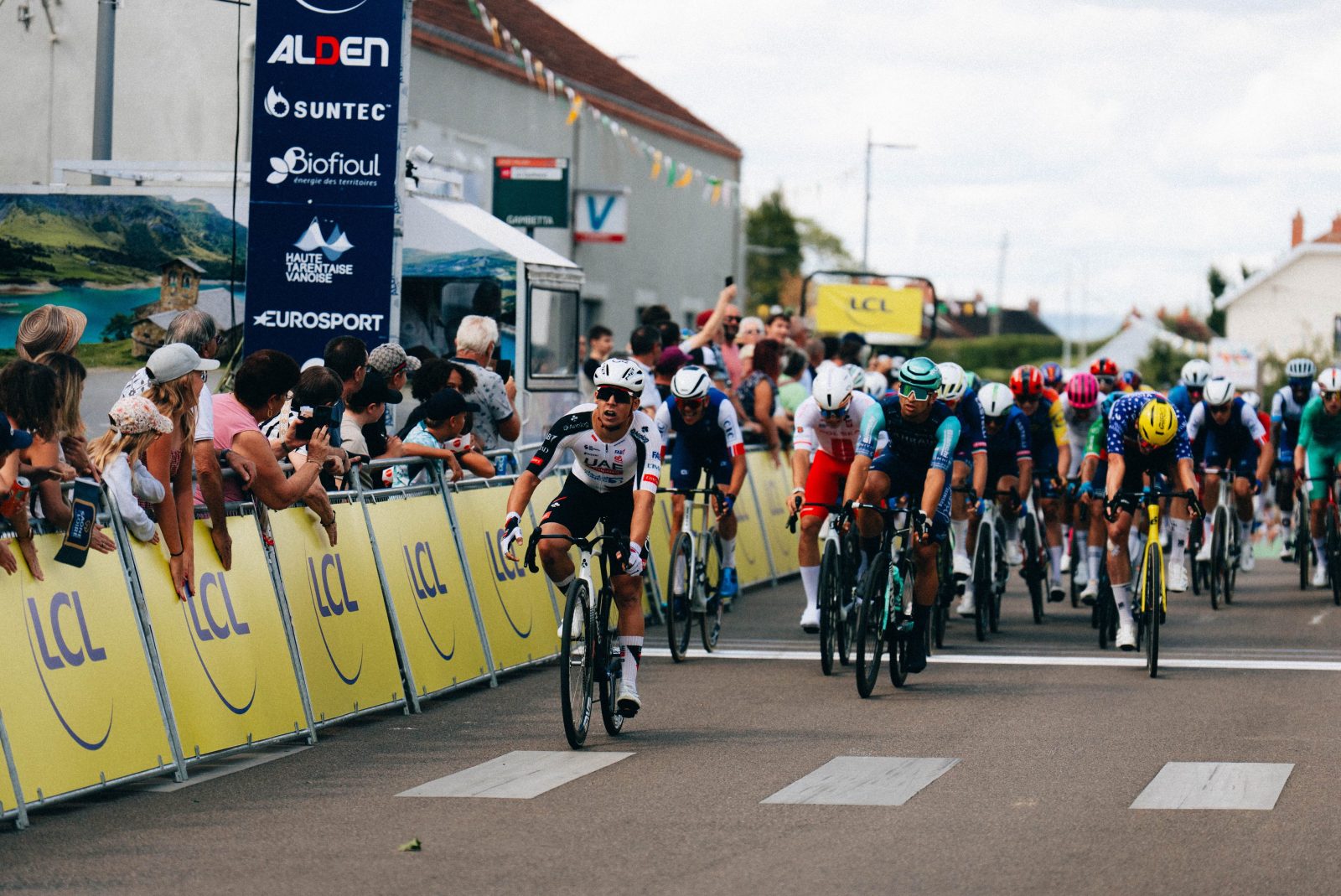 Davide Stella roars to the stage win in France