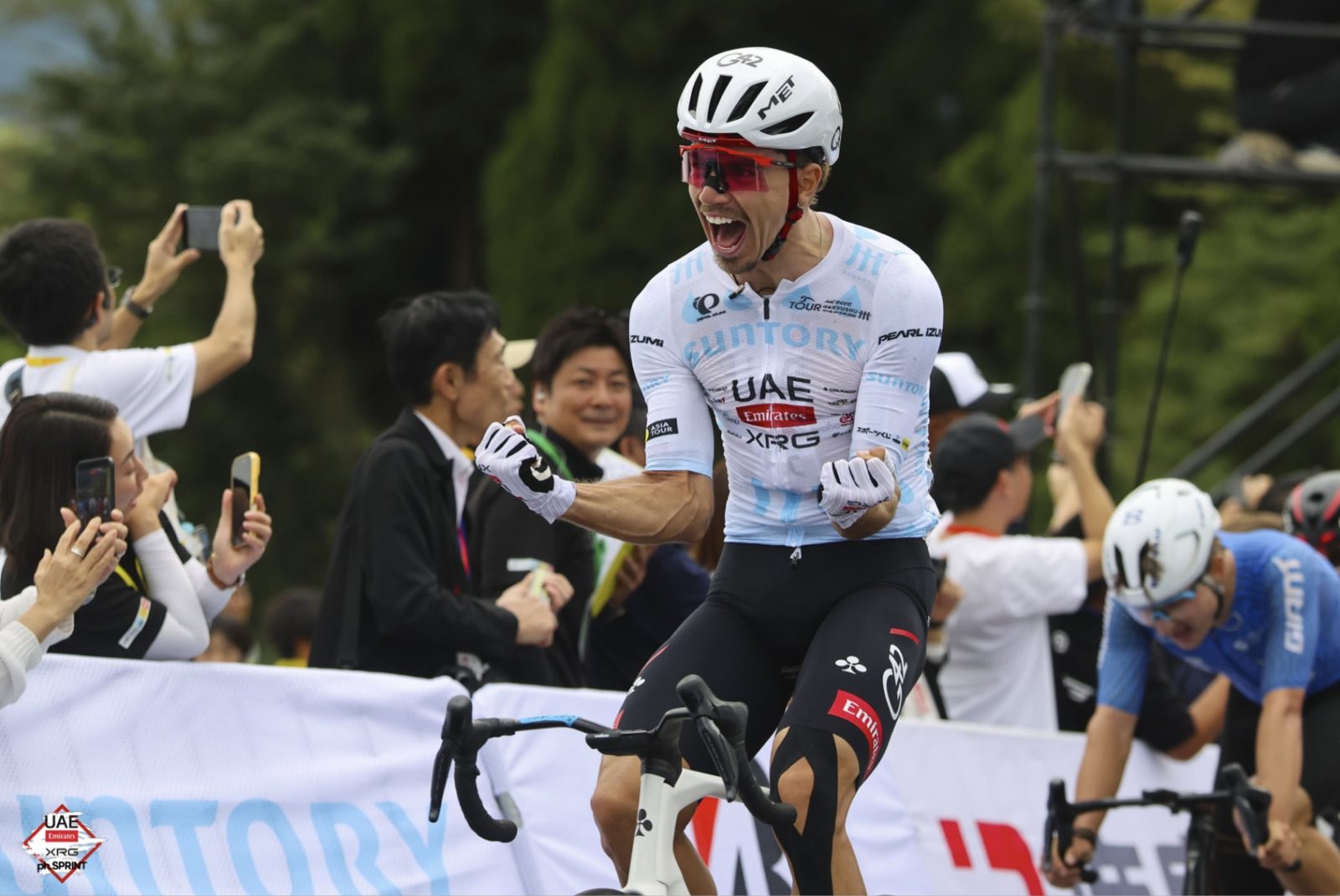 Ivo Oliveira roars to victory in Japan